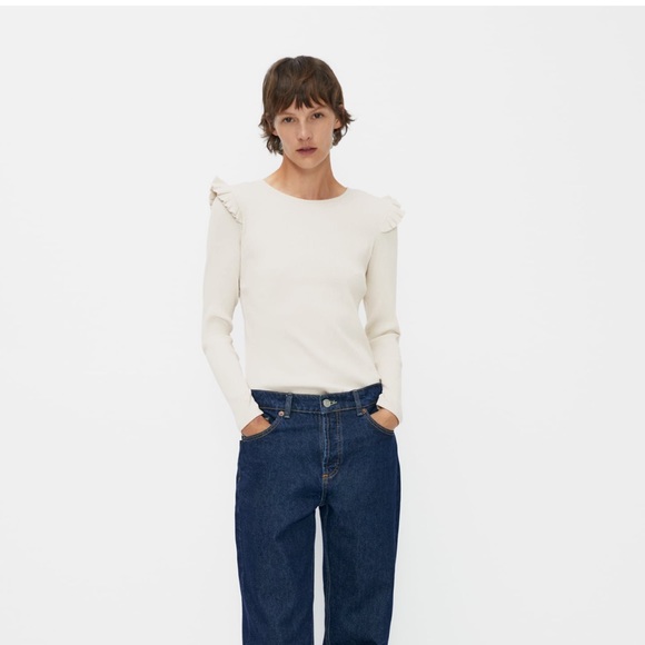 4 shirts with cutouts/frills - Picture 4 of 4